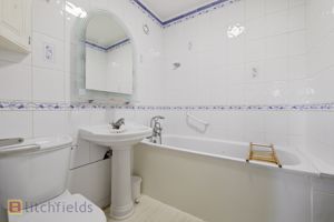 En-Suite Bath- click for photo gallery